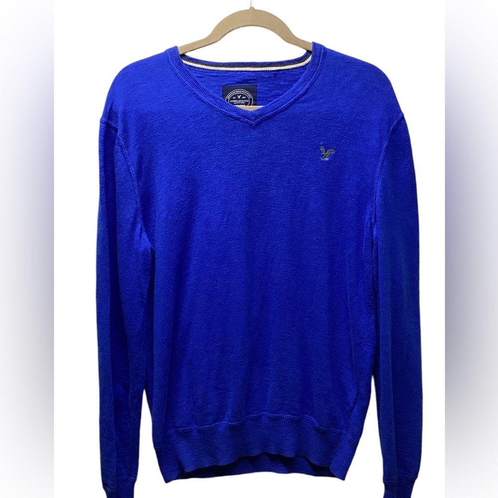 American Eagle lightweight v neck Men’s sweater. Size Medium. Royal blue